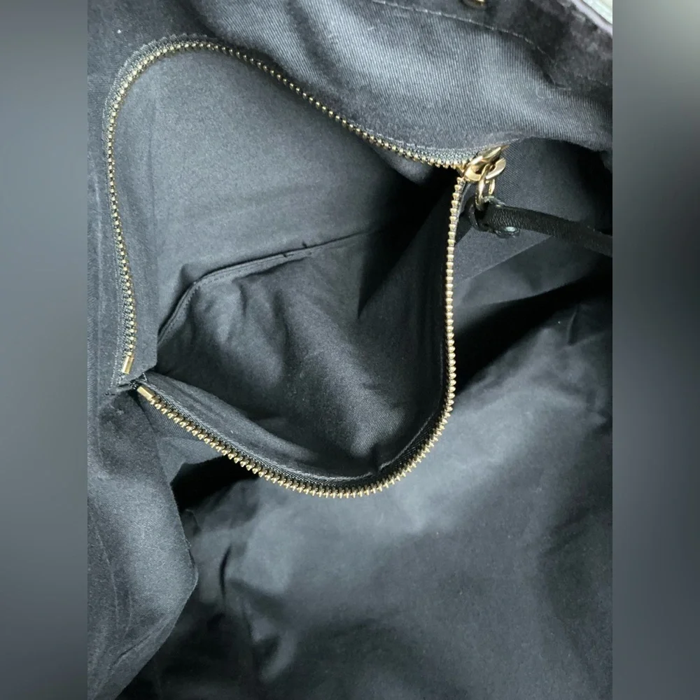 Authentic CHLOE spacious tote bag 🖤🤍🖤🤍